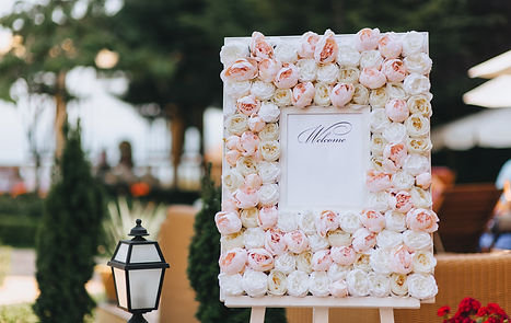Wedding, festive stand, decorated with fresh roses, with invitational words welcome stands