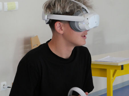 Les élèves apprennent grâce au jeu et à la réalité virtuelle