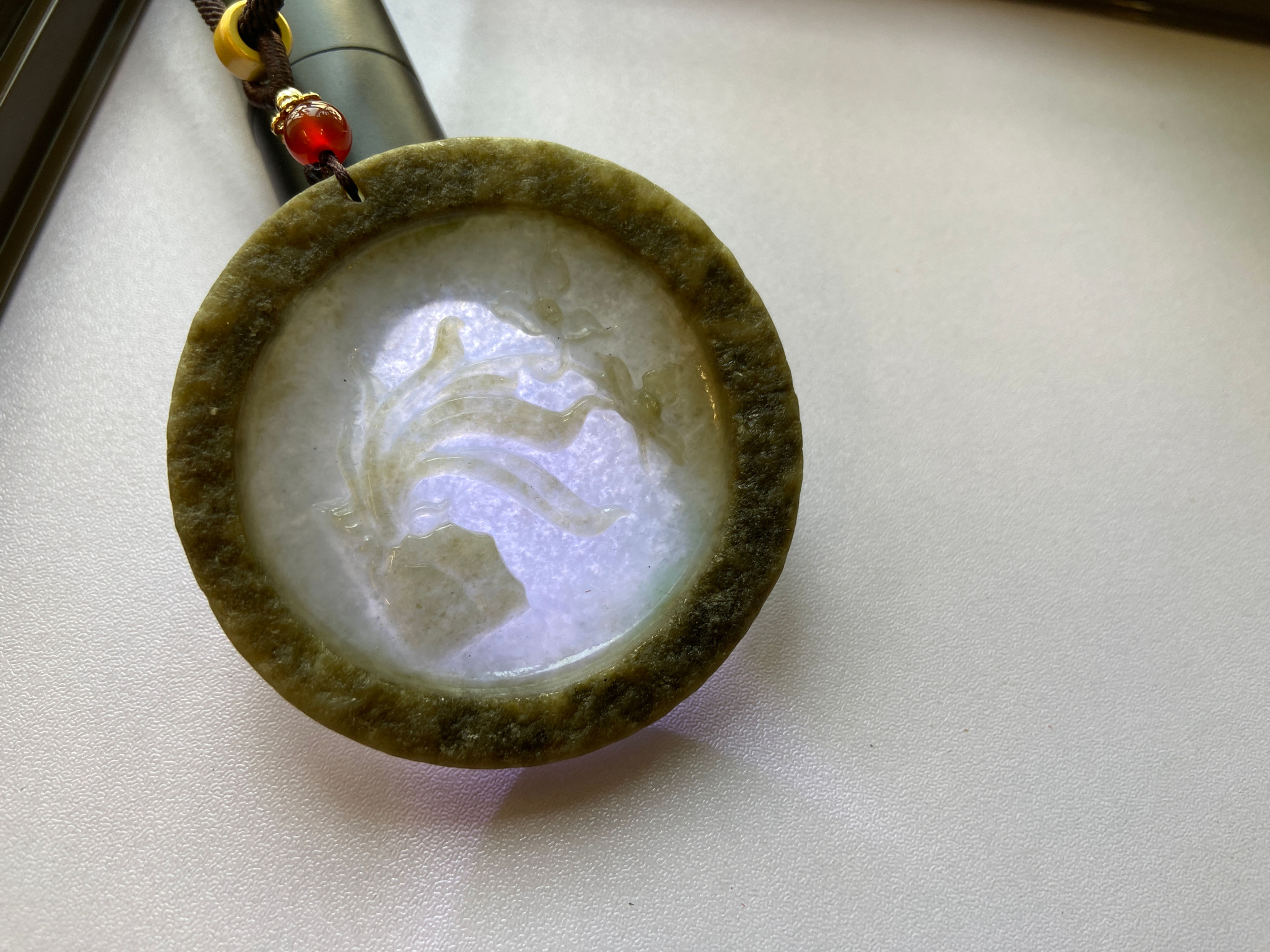 清涼尊貴之選-翡翠原皮手工雕刻蓮花牌 Hand-carved Raw Jadeite Lotus Pendant