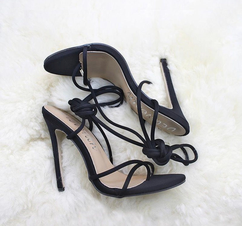 Thumbnail: Roman Tie High Heels