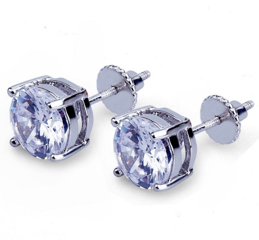 Thumbnail: Round Cut Diamond Earrings 