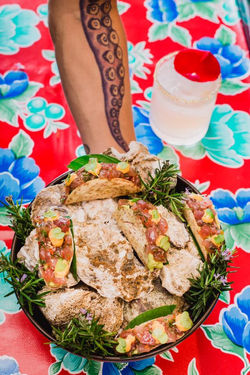 43753711_279020339620918_306405411592024