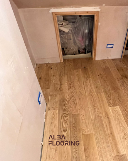 Close up of AOE1851F engineered wood planks showing texture and colour variation