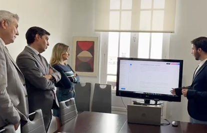 El CCA cierra la Navidad con el sorteo de una motocicleta ante notario