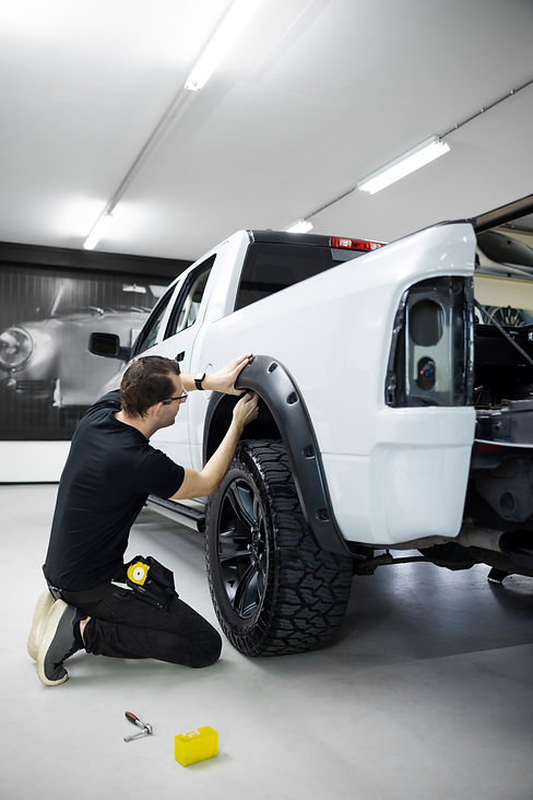 full-shot-man-using-white-wrapping.jpg