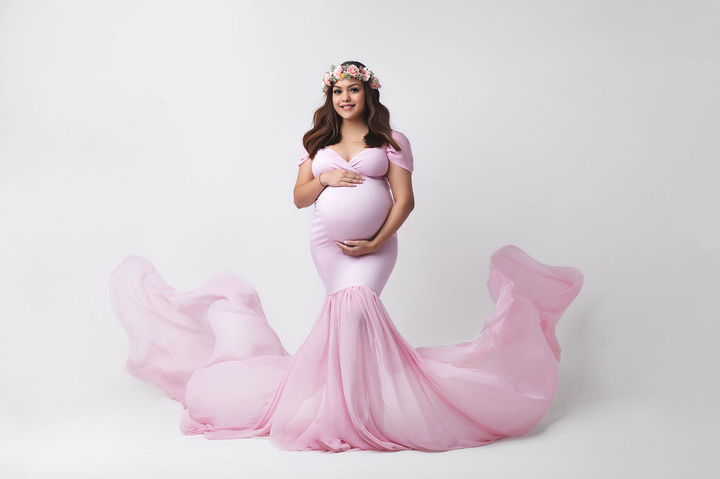 Expecting mommy looking glamorous in photography studio in Loughborough