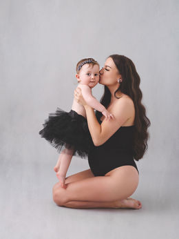 Maternity portrait of mother and child in Loughborough studio