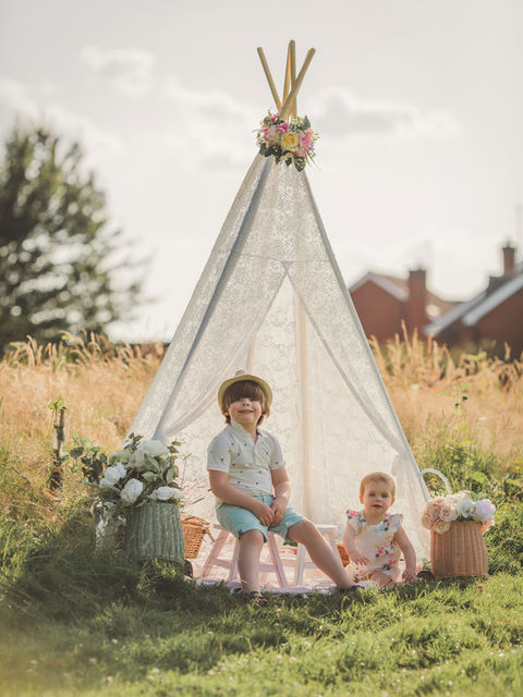 children-in-tipee-having-lunch-in-Loughborough.jpg