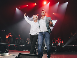 Vítor e Léo durante show em São Paulo