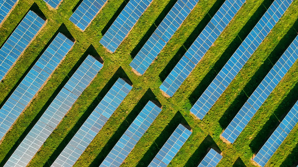 Usina solar compartilhada, ilustrando o conceito de Geração Distribuída Compartilhada e os benefícios da energia solar sem necessidade de investimento inicial.