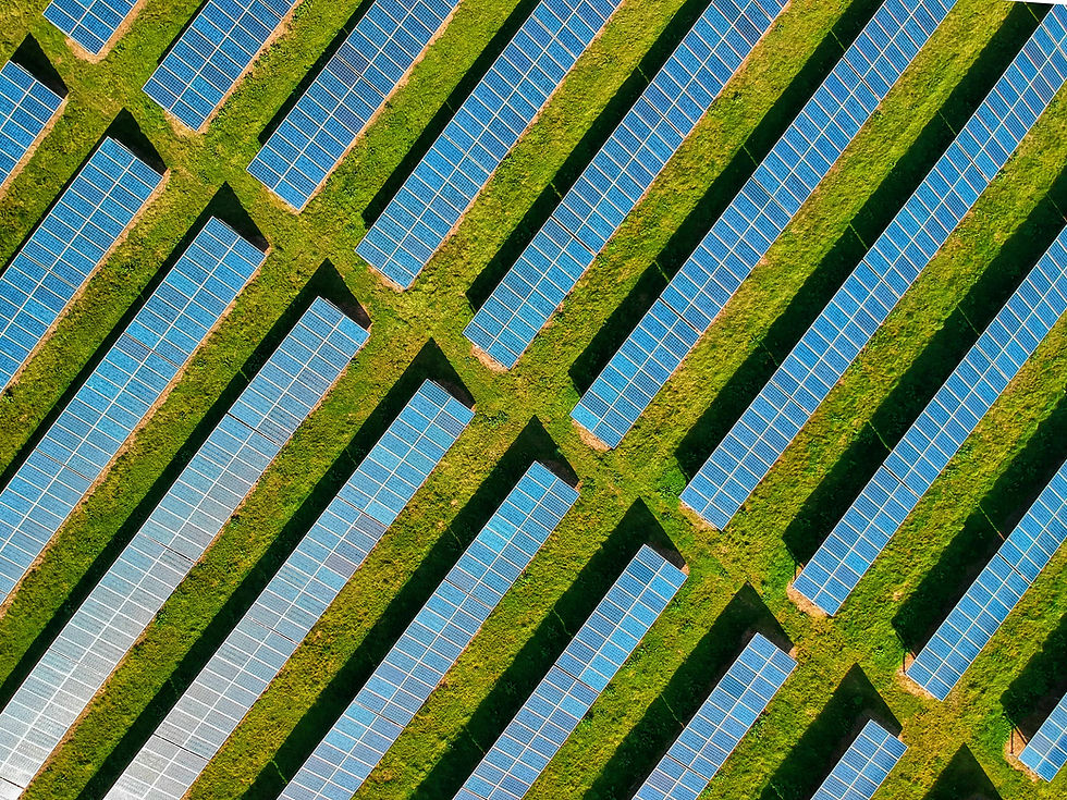 Usina solar compartilhada, ilustrando o conceito de Geração Distribuída Compartilhada e os benefícios da energia solar sem necessidade de investimento inicial.