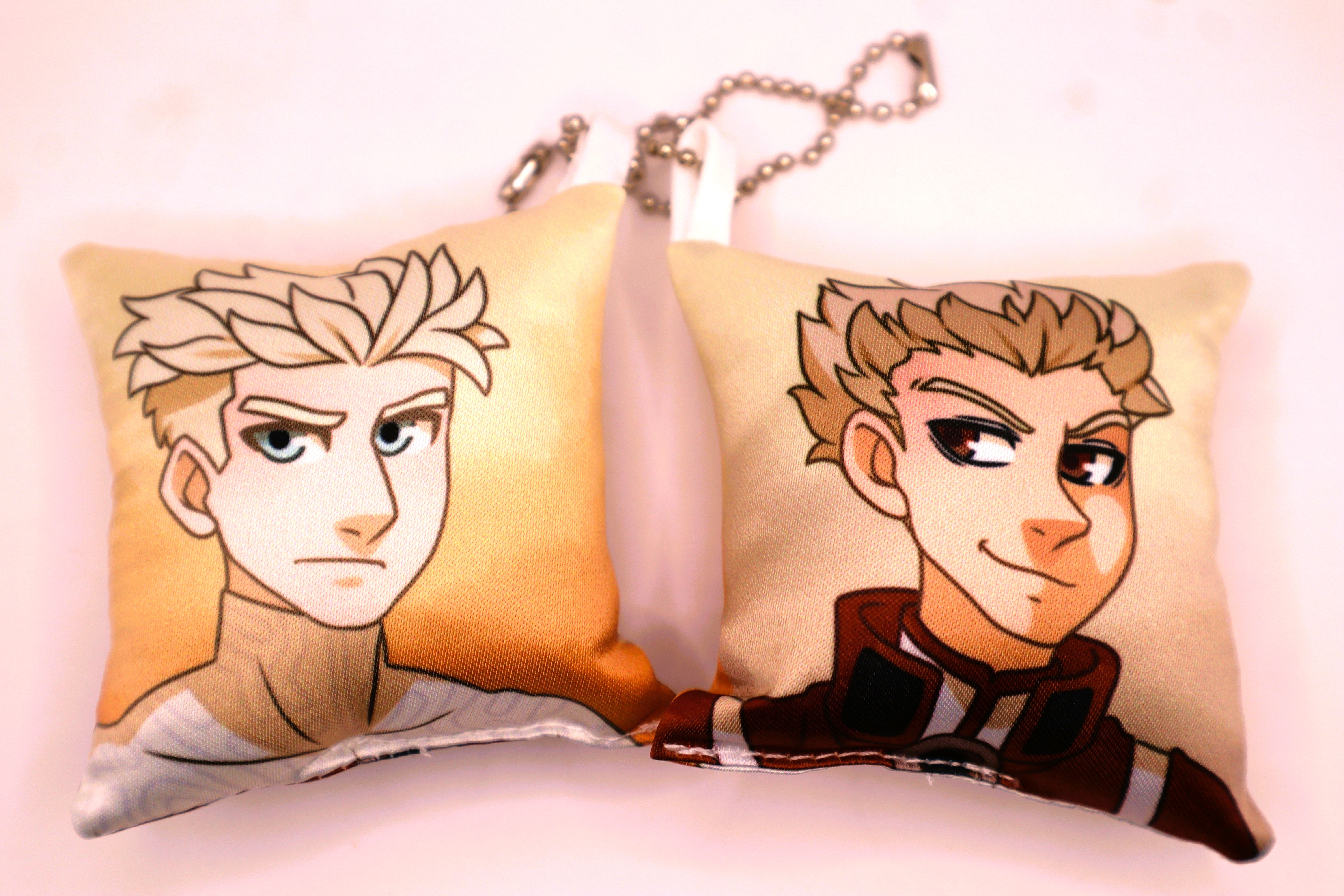Trigun Pillow Keychain - Knives