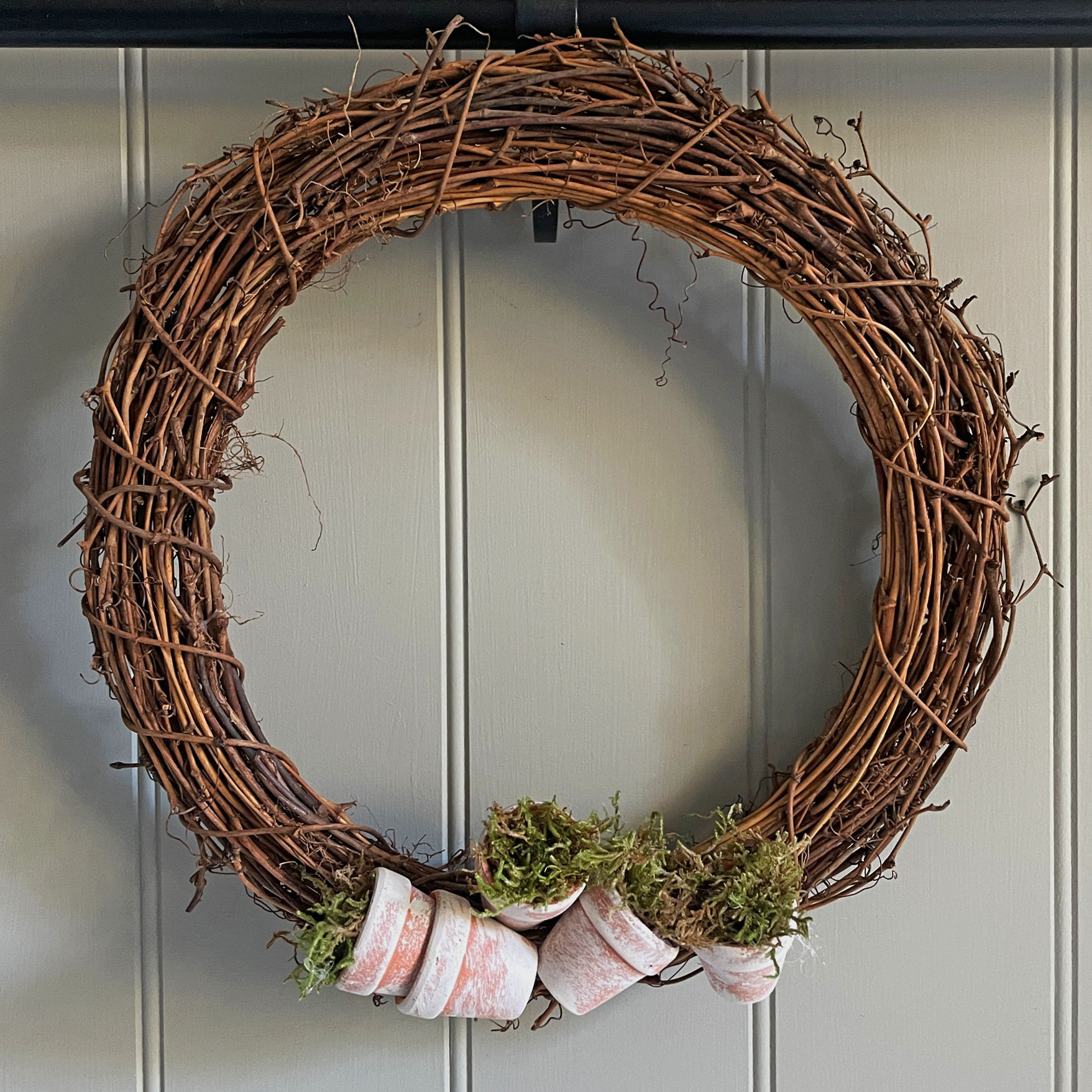 Wreath with mini plant pots & moss detail