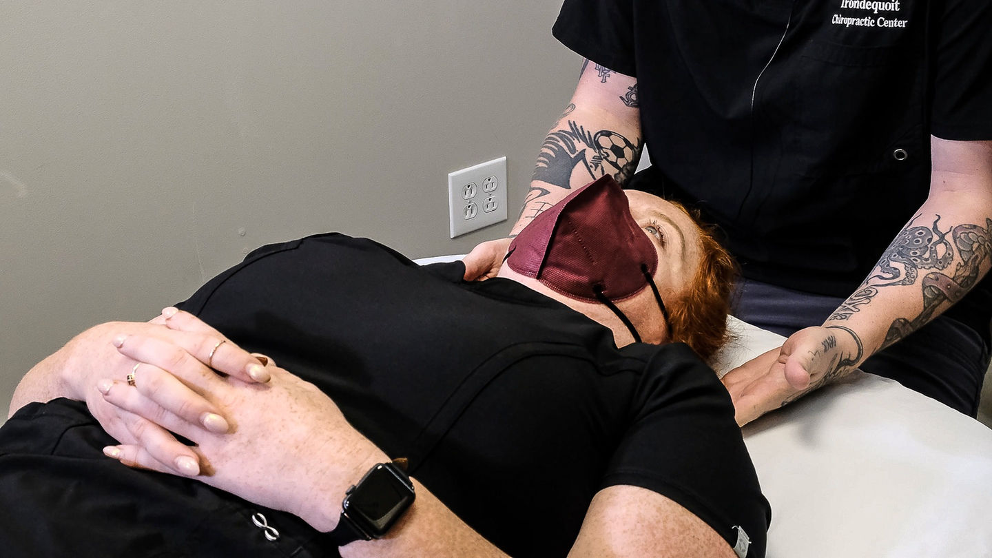 Chiropractic adjustment for the neck pain
