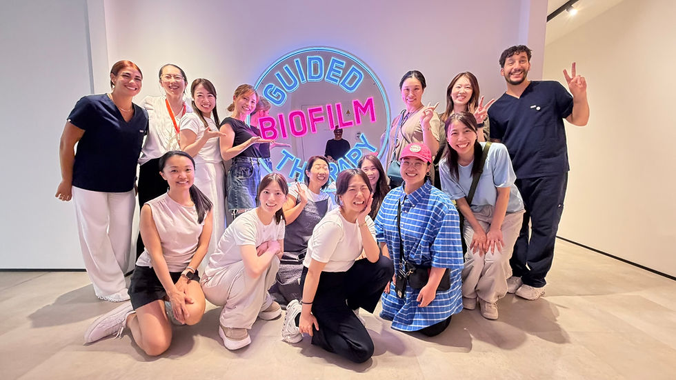 ジュネーブGBT CLINICにてSDAトレーナー達とグループショット