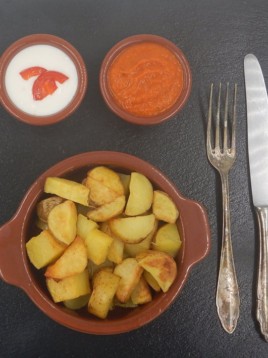 Gebratene Kartoffeln mit Saucen