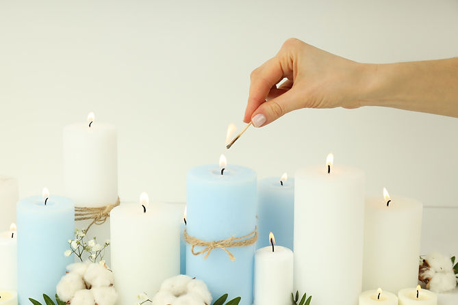 concept-relaxation-with-different-aroma-candles.jpg