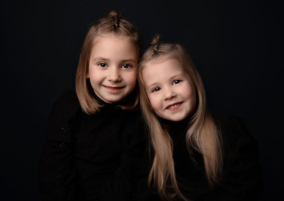 Mini familieportret met pure belichting – fotostudio nabij Roermond

