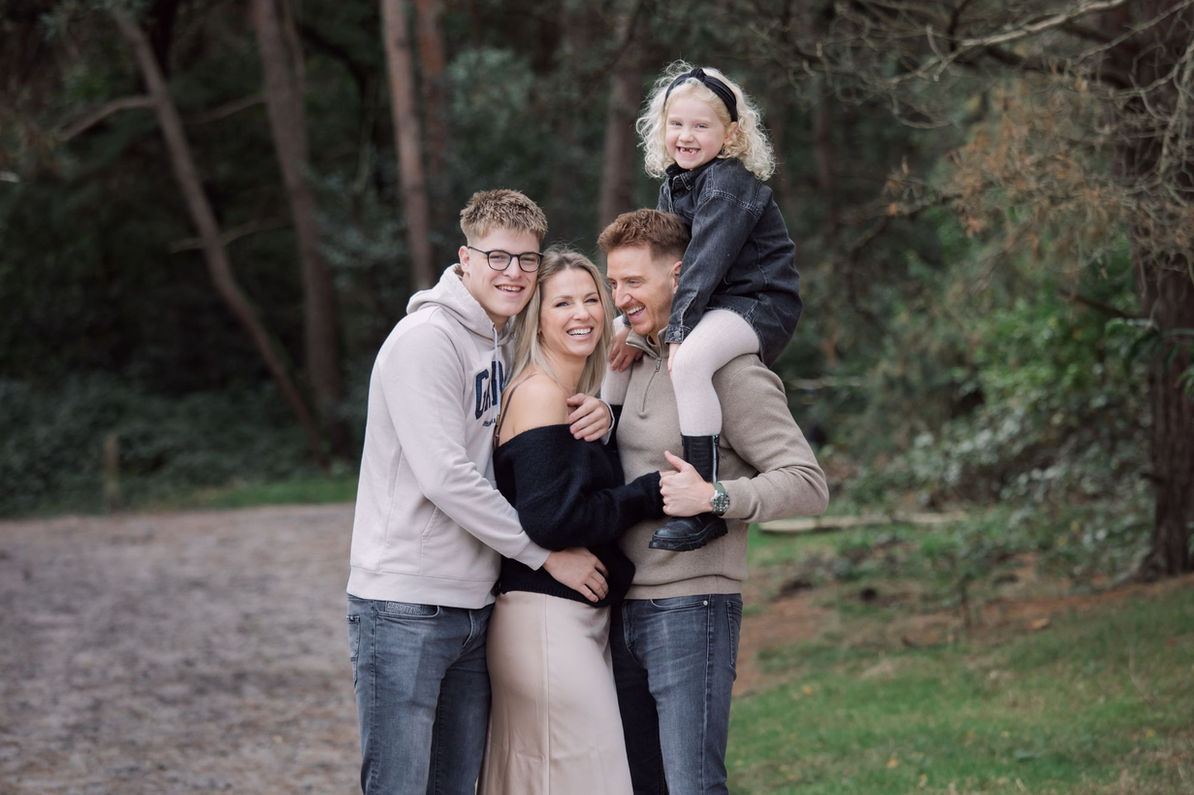 Familie foto's op een mooie buiten locatie in Limburg