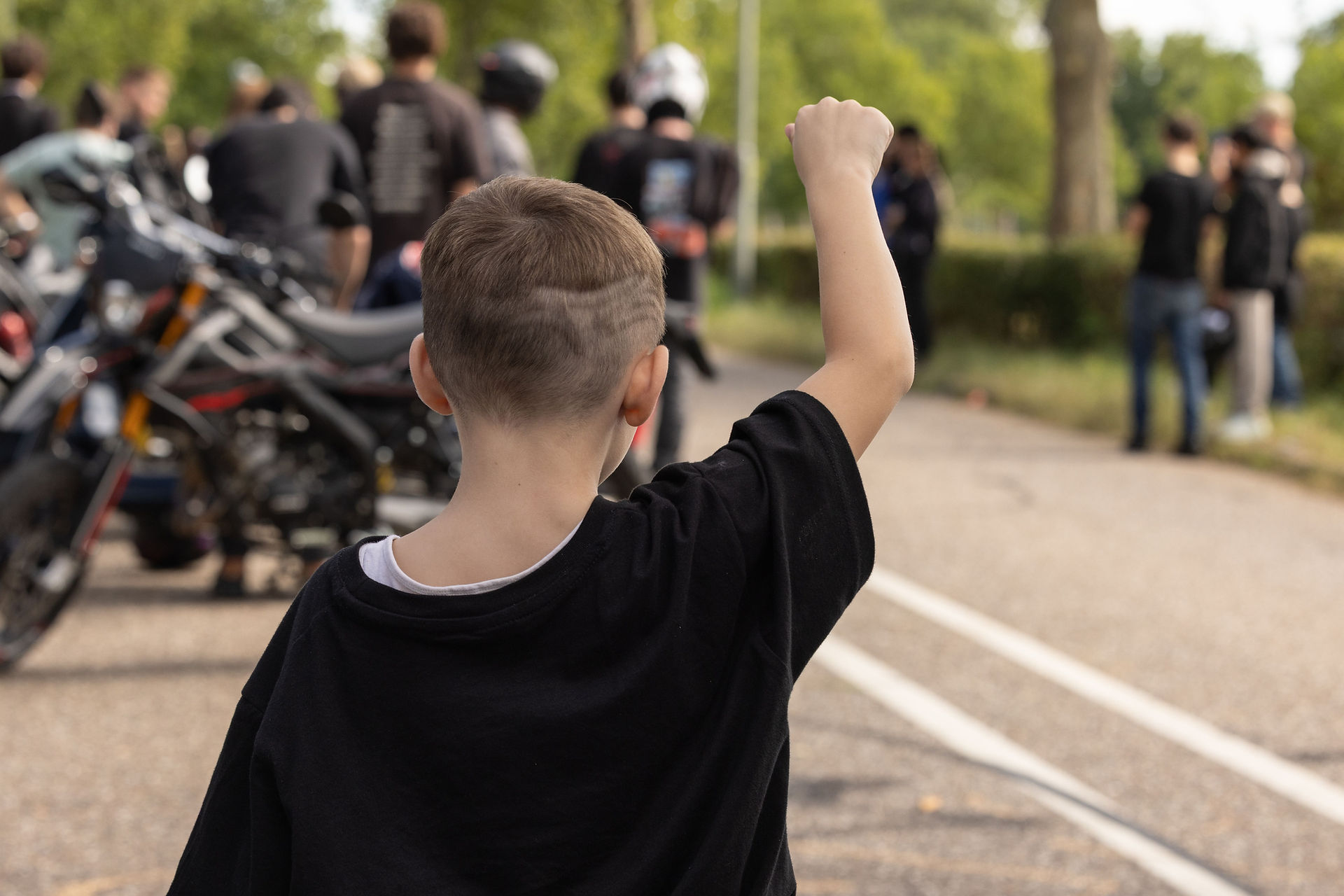 Kind die respect laat zien bij afscheid