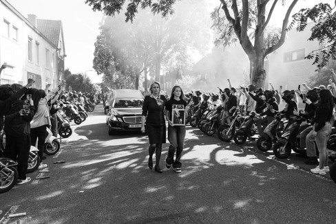 Rouw auto en rouwstoet een waardig afscheid