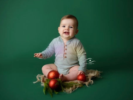 Kerst shoot met rode kerstballen