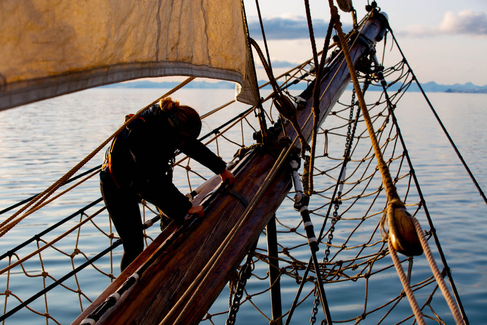 Lucy on bowsprit 1