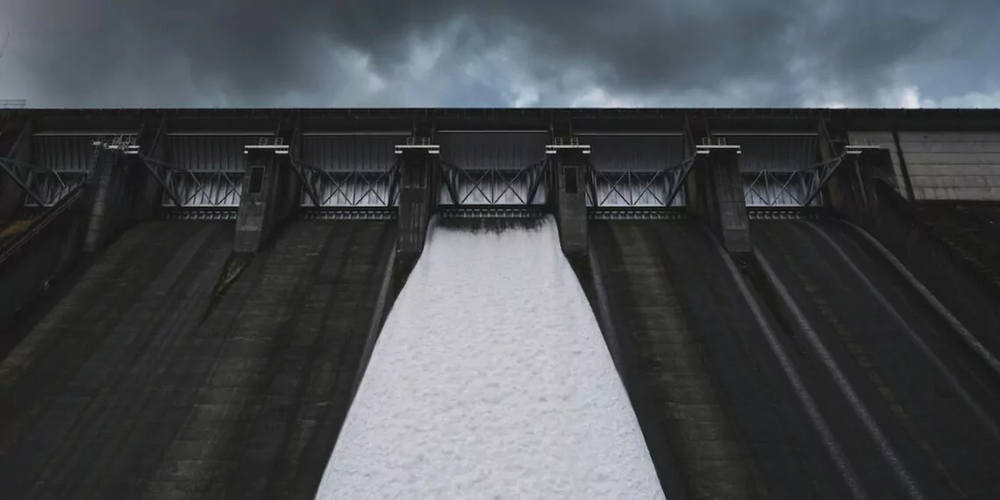 ¡Sin luz no hay agua, pero sin agua, tampoco hay luz!