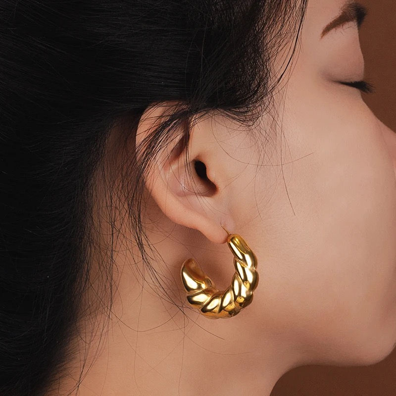 Küçük resim: İthal vintage burgu küpe gold renk 