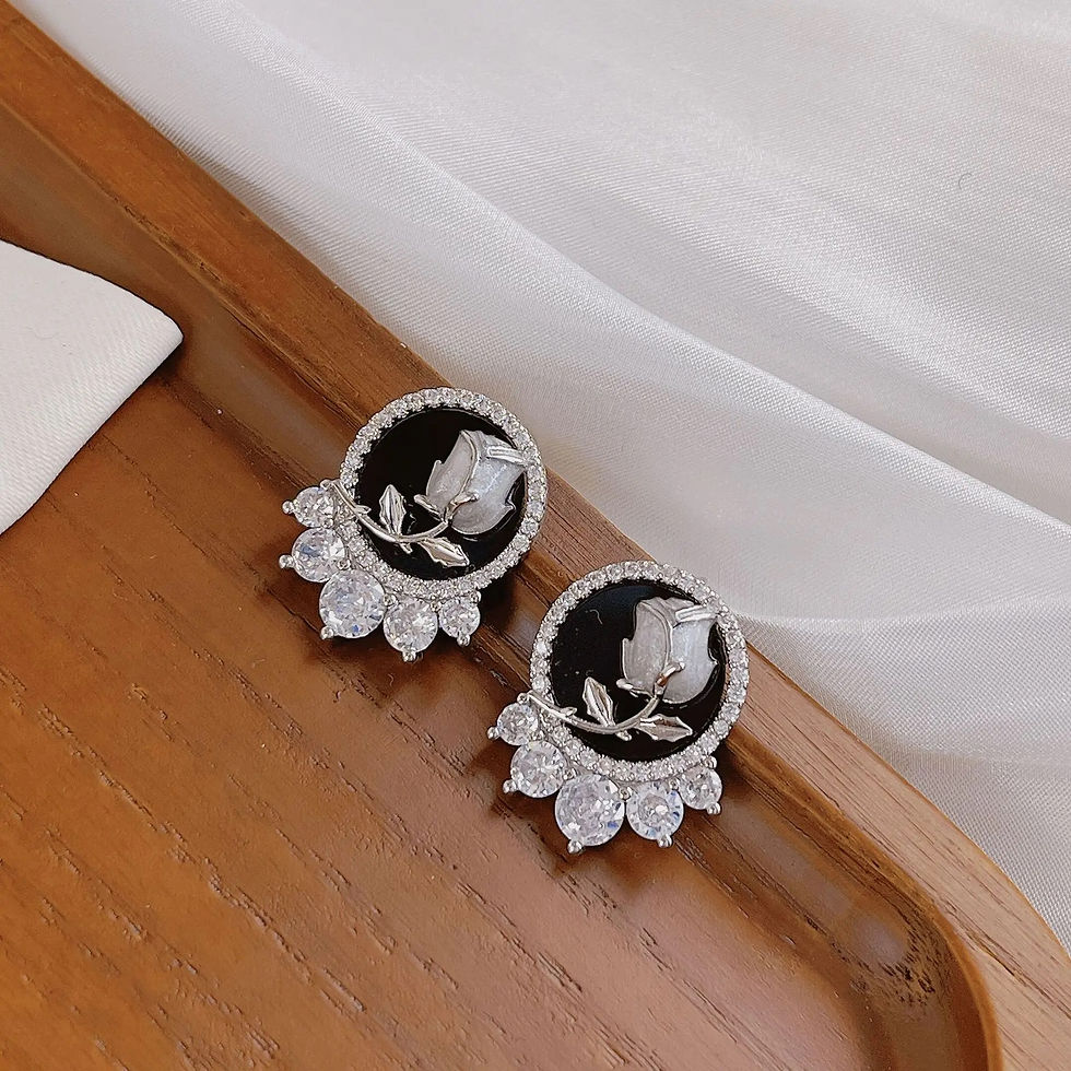 Küçük resim: İthal Retro Siyah Gül Tasarım Küpe 