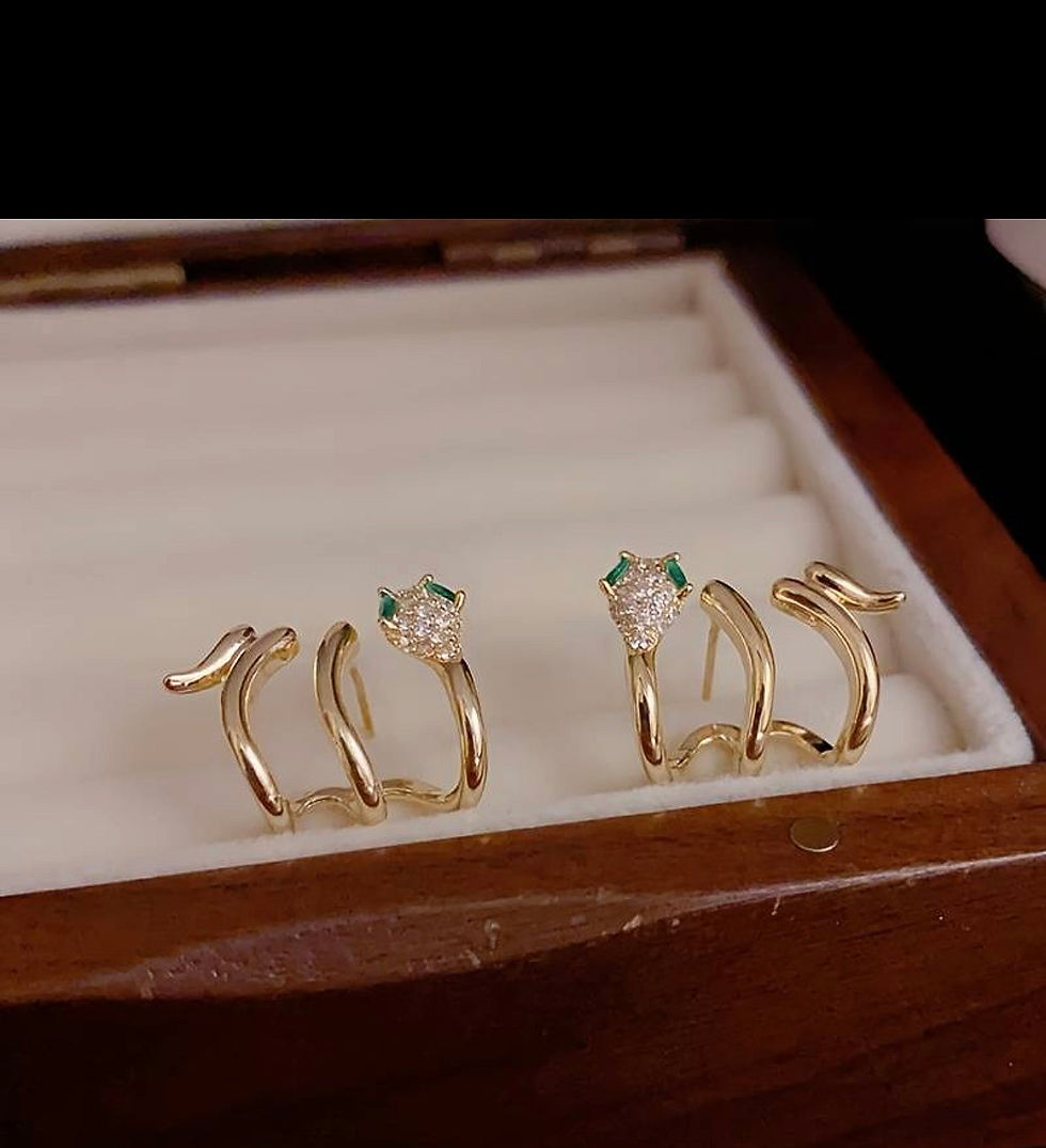Küçük resim: İthal tek delik 3 küpe görünümlü yılan tasarım küpe gold renk