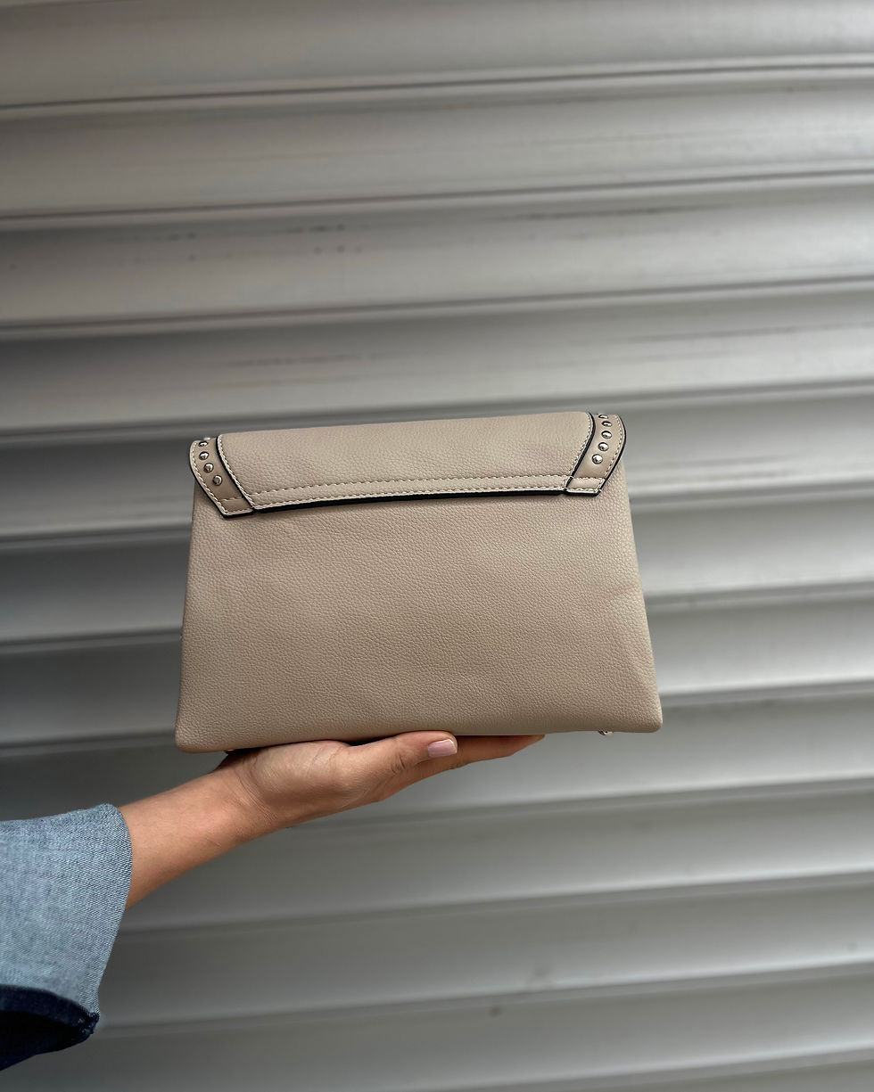 Küçük resim: Liora kapaklı çapraz çanta 