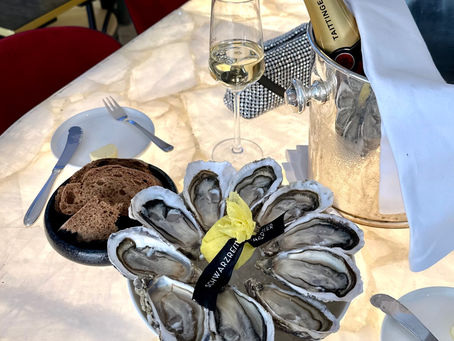 SCHWARZREITER TAGESBAR: CHAMPAGNE & OYSTERS