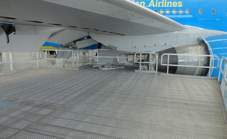 B767 - WING 08.JPG