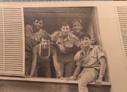 על אדן החלון עכו