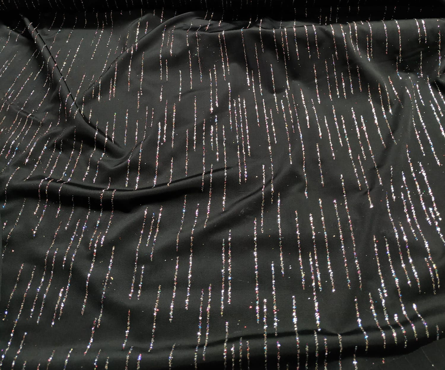 Punto negro hilos purpurina