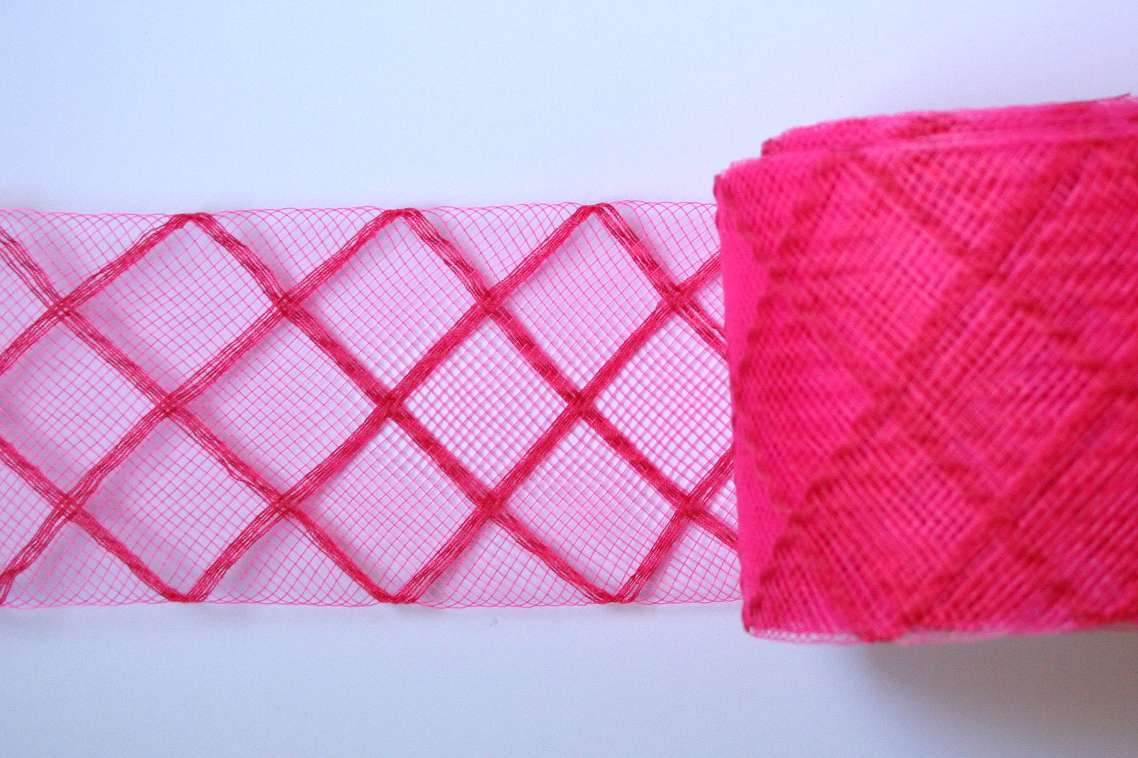 Crinolina  rosa flúor rombos