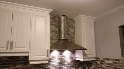 Kitchen/ Laminate Floor and paint