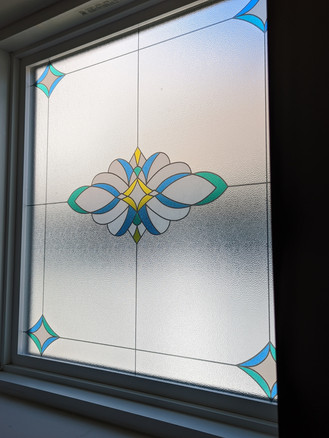 Colored decorative custom film on 3 little windows to create the proper privacy and artistic result. With this glossy glass texture the window look very artisanal and hand made.