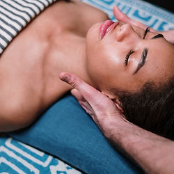 Indická kraniocervikální masáž hlavy