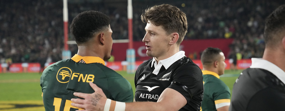 Sacha Feinberg Mngomezulu shaking hands with Beauden Barrett 2025