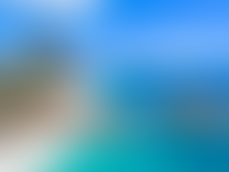 青い海と空に囲まれた緑豊かな島と鋭い岩山。砂浜の白波が印象的で、のどかで静かな風景が広がっています。