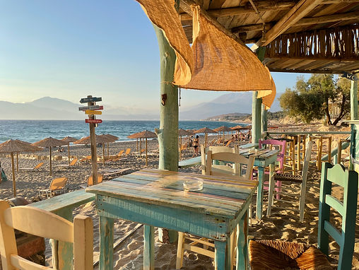 Gemütliches Café nahe Villa Leo – perfekte Pause während deines Urlaubs auf Kreta
