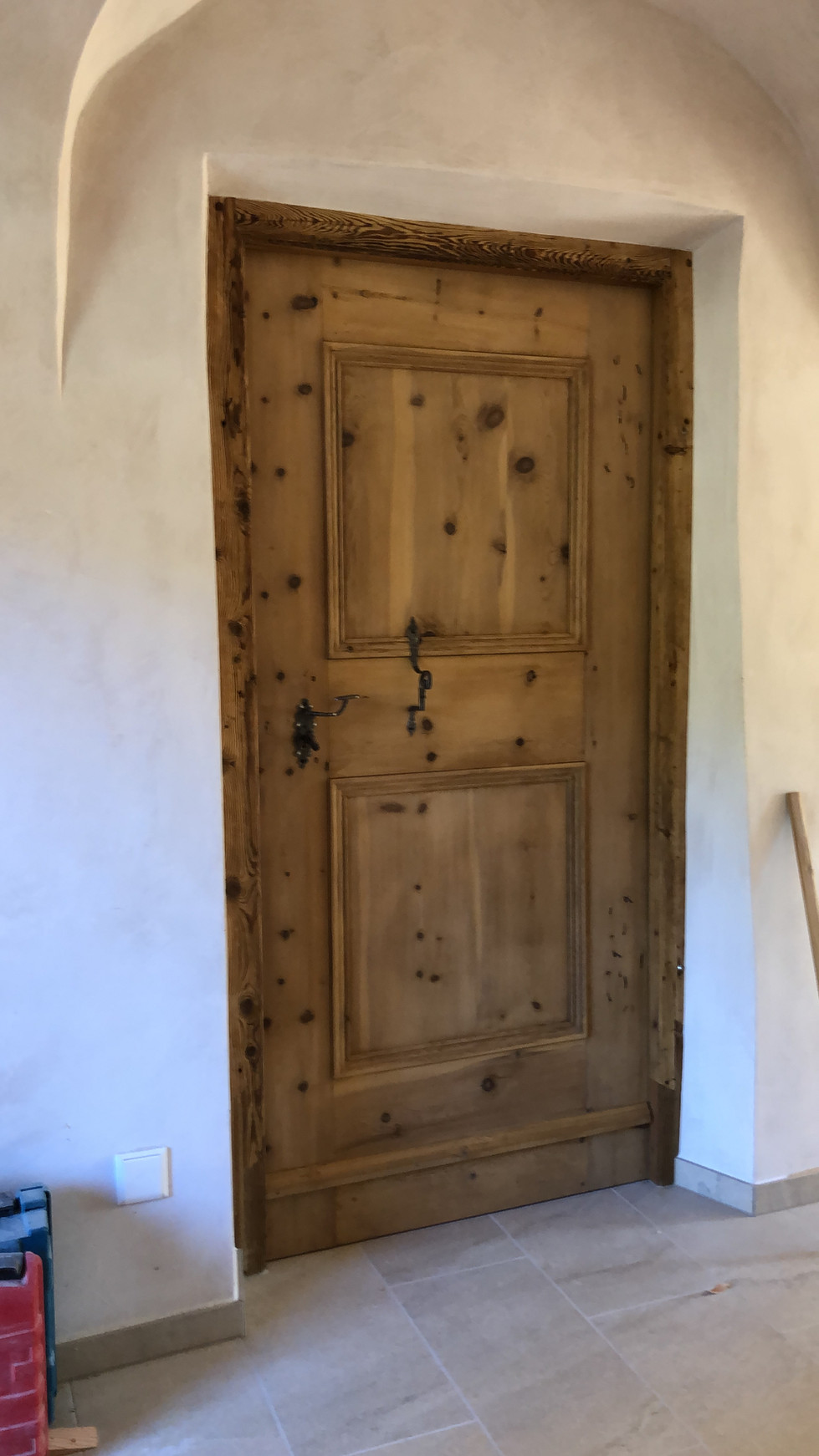 Restauro porta antica in legno