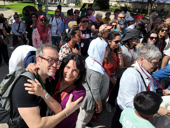 guided group tour Istanbul travelers exploring city with professional guide experience
