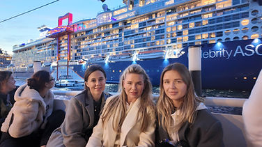 3 girls from Russia enjoying night Bosphorus cruise in istanbul