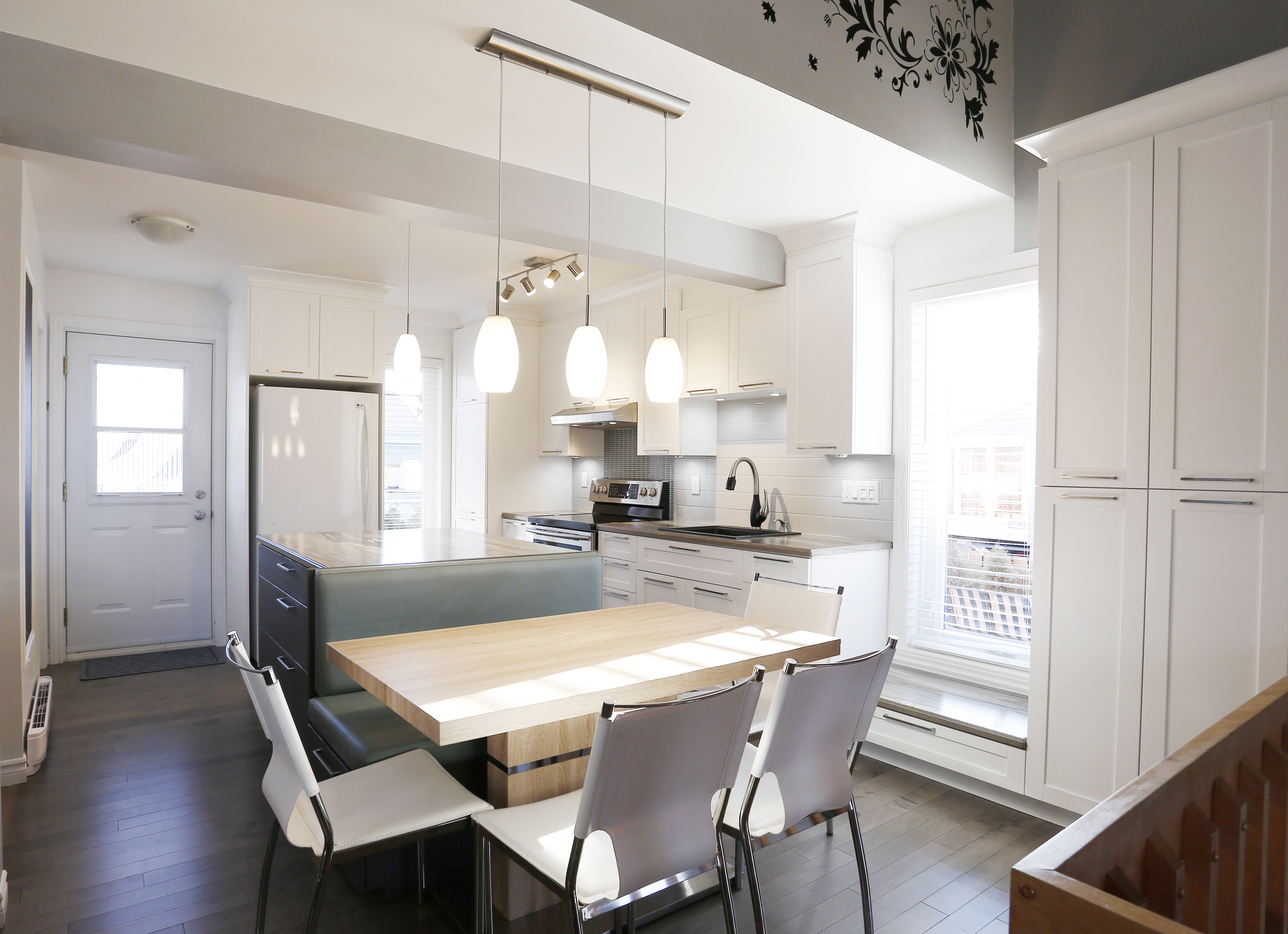 215.04 banquette annexé à la cuisine