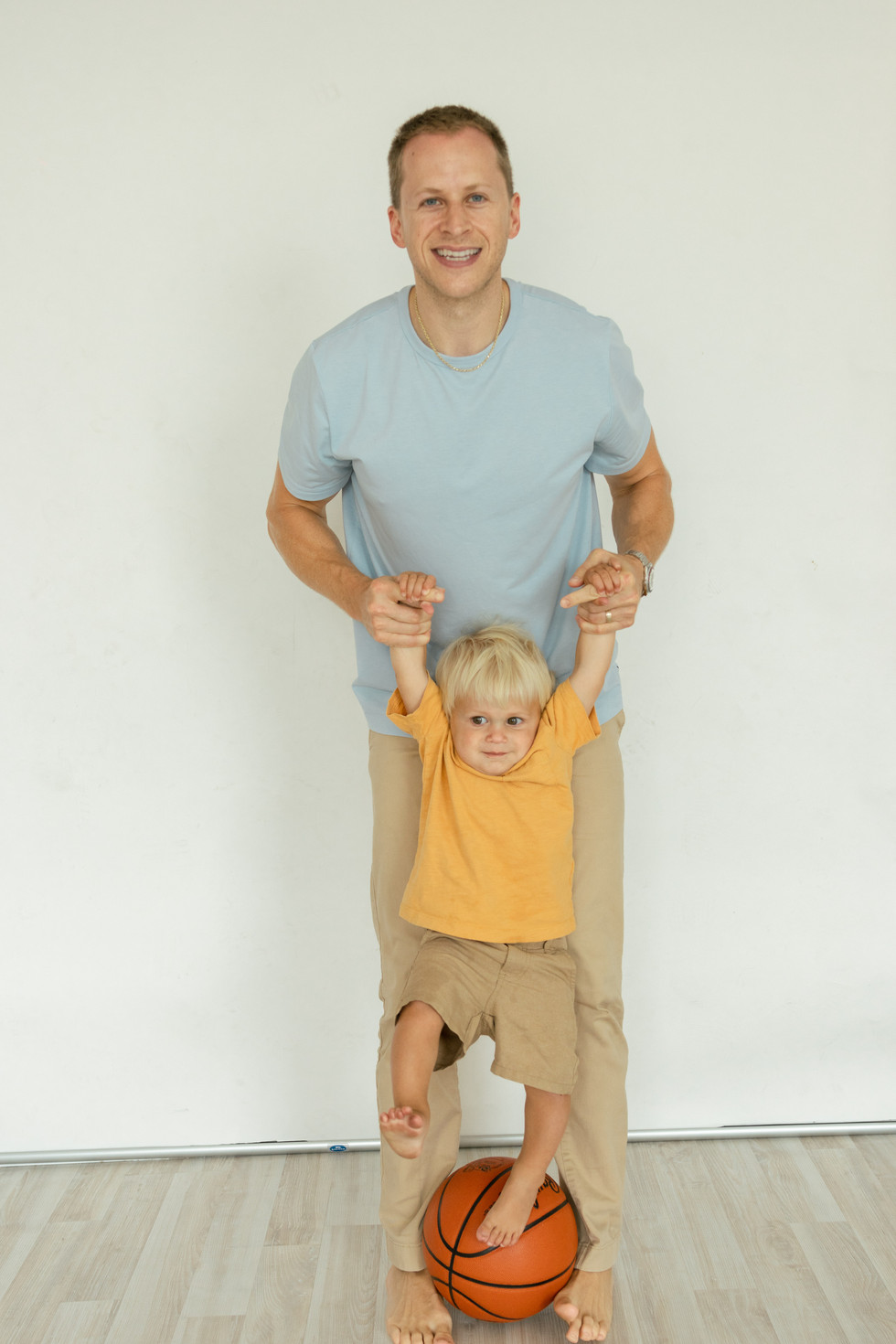 family of 4 photo studio session 