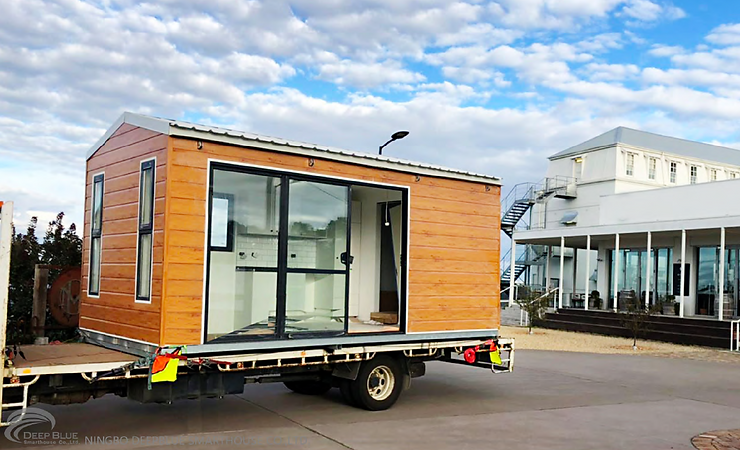 The Hollie house has a total area of 17.4 square meters, which includes a living room, bedroom, kitchen, and bathroom.