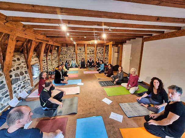 Cours Yoga Horizontal Le Cros copie.jpg